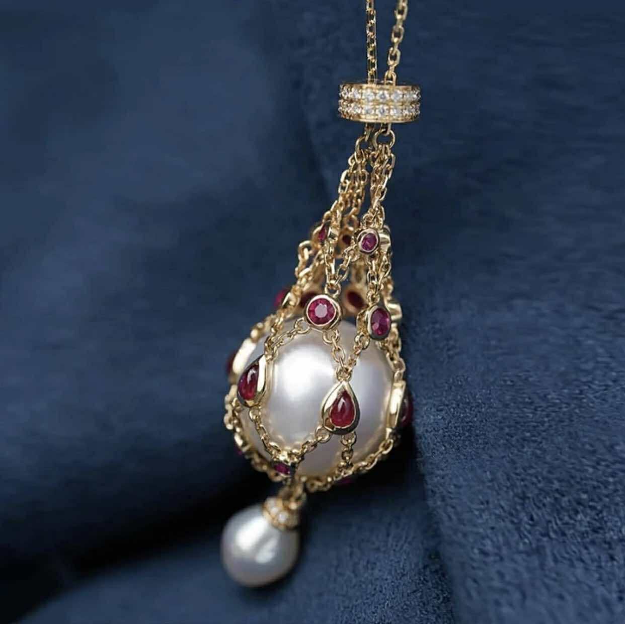 Royal Pearl Pendant Necklace